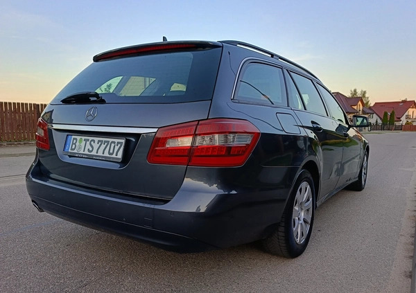 Mercedes-Benz Klasa E cena 40900 przebieg: 242000, rok produkcji 2011 z Nidzica małe 704
